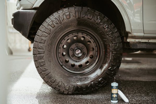 SOCAR CHEMICAL - CLEAN WHEEL COMBO - Blue Suede Tire Shine and Wheel Cleaner Set, Professional Wheel Care Kit with Spray Bottles