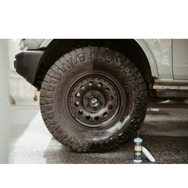 SOCAR CHEMICAL - CLEAN WHEEL COMBO - Blue Suede Tire Shine and Wheel Cleaner Set, Professional Wheel Care Kit with Spray Bottles